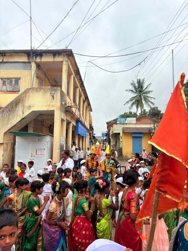 धामणी (लोणी ) येथे रंगला विठ्ठल नामाचा जयघोष !! 1010228703