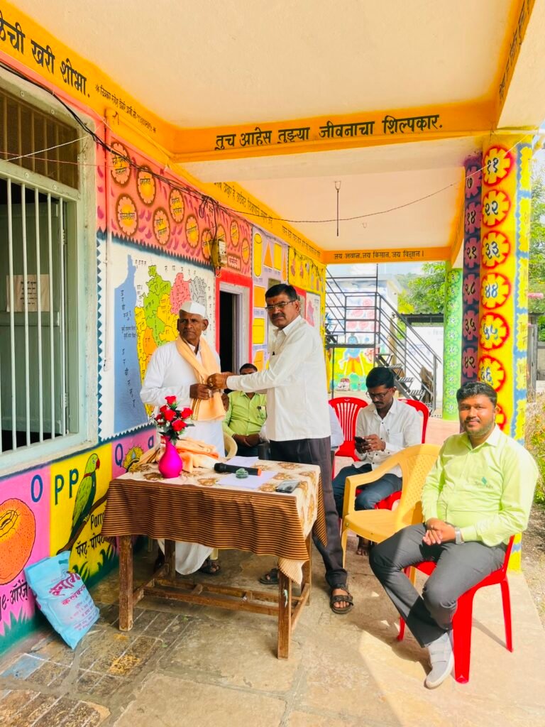 जिल्हा परिषद प्राथमिक शाळा ढोबळेवाडी (जारकरवाडी) येथील विद्यार्थ्यांना सह्याद्री अॅग्रोव्हेट व हिंगे पाटील कृषी उद्योग यांच्या माध्यमातून स्कूल बॅगचे वाटप !! 1010230598