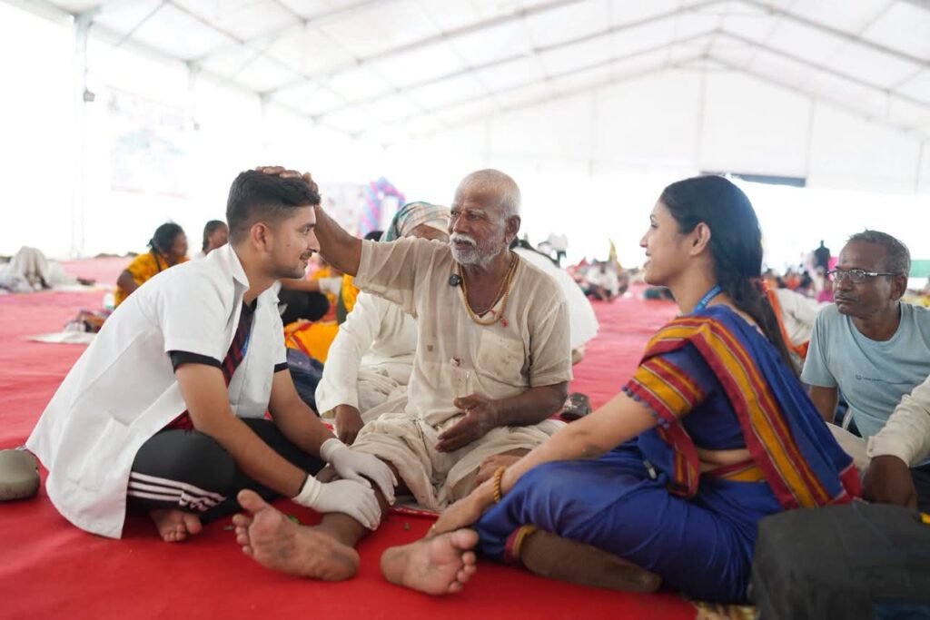 चरणसेवा'ने जपले लाखो वारकऱ्यांचे आरोग्य; ४.९६ लाखांहून अधिक वारकऱ्यांना लाभ !! 1010298740