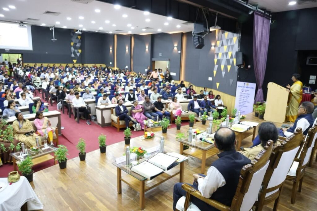 महिलांची सुरक्षा, सन्मान, आणि स्वातंत्र्य ही सामुहिक जबाबदारी- विजया रहाटकर 1010299301