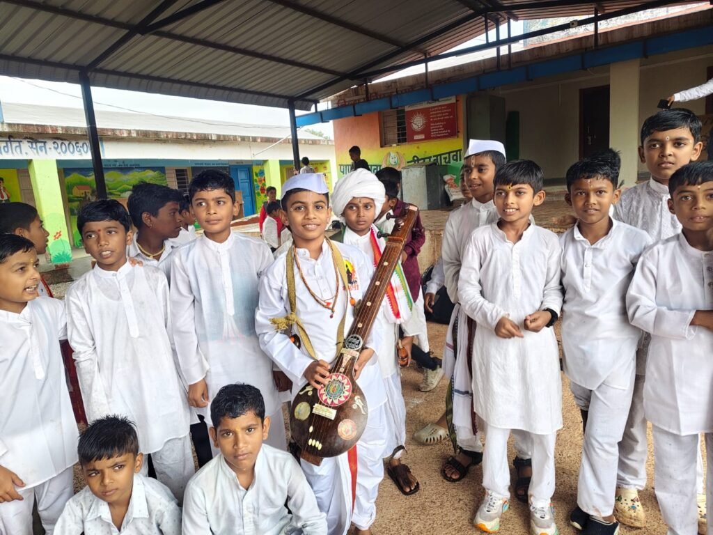 हरिनामाच्या गजरात शिंगवे गाव दुमदुमले,आनंदवारी दिंडीने जपली वारकरी परंपरा !! 1010308279
