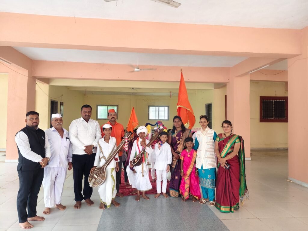 हरिनामाच्या गजरात शिंगवे गाव दुमदुमले,आनंदवारी दिंडीने जपली वारकरी परंपरा !! 1010308313
