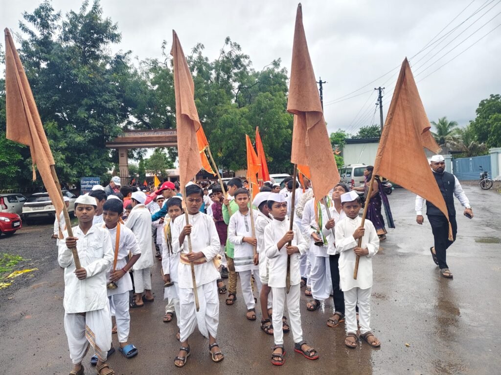 हरिनामाच्या गजरात शिंगवे गाव दुमदुमले,आनंदवारी दिंडीने जपली वारकरी परंपरा !! 1010308321