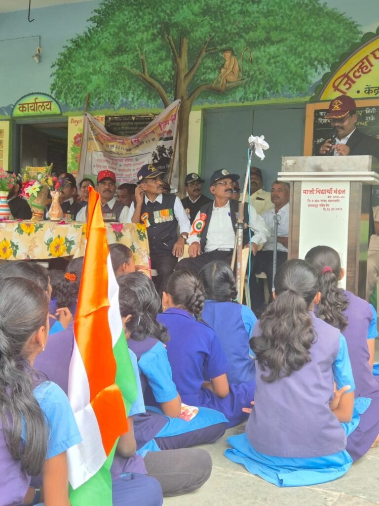 जिल्हा परिषद प्राथमिक शाळा वडगावपीर,प्रगती विद्यालय वडगावपीर,माजी सैनिक योद्धा सेवा भावी संस्था महाराष्ट्र राज्य यांच्या संयुक्त विद्यमाने कारगिल विजय दिनानिमित्त कार्यक्रमाचे आयोजन !! 1010355254