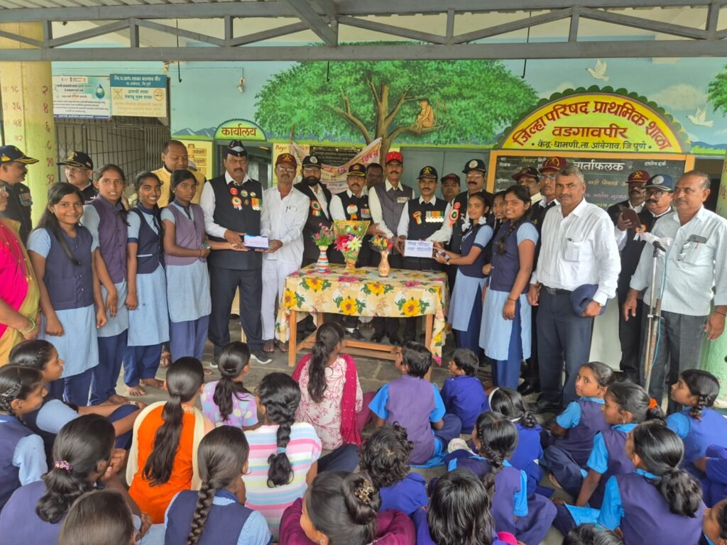 जिल्हा परिषद प्राथमिक शाळा वडगावपीर,प्रगती विद्यालय वडगावपीर,माजी सैनिक योद्धा सेवा भावी संस्था महाराष्ट्र राज्य यांच्या संयुक्त विद्यमाने कारगिल विजय दिनानिमित्त कार्यक्रमाचे आयोजन !! 1010355326