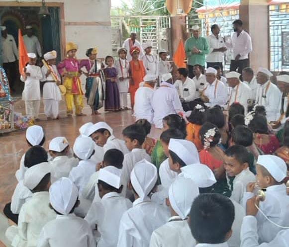 खडकवाडीत आषाढी एकादशीनिमित्त विद्यार्थ्यांची ग्रंथ दिंडी उत्साहात !! img 20260726 wa0323