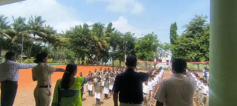 जारकरवाडी येथील आदर्श माध्यमिक विद्यालयात विद्यार्थ्यांसाठी पारगाव कारखाना पोलीसांकडून जनजागृती !! 1010416786