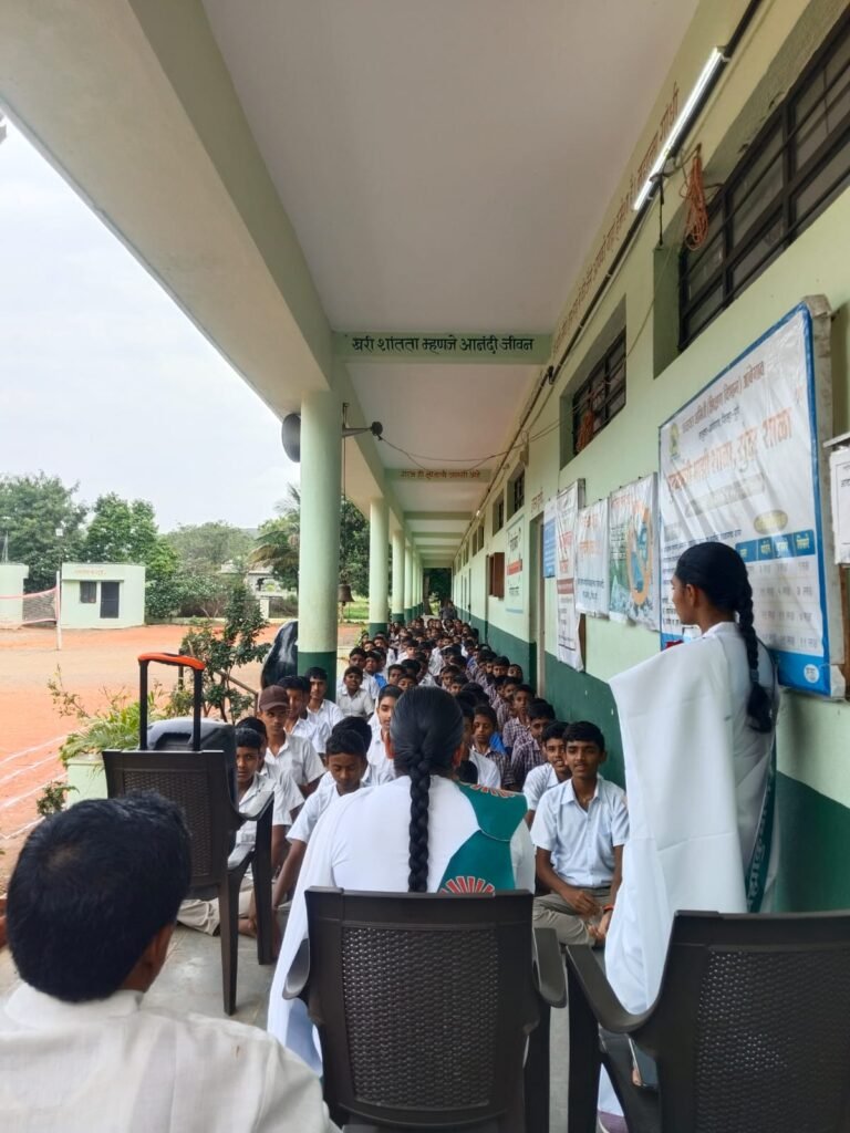 आदर्श माध्यमिक विद्यालय जारकरवाडी येथे ब्रह्मकुमारी विश्वविद्यालय शाखा पारगाव यांच्या माध्यमातून व्यसनमुक्ती,मोबाईलच्या अतिवापरासह व्यसनांच्या दुष्परिणामांबाबत विद्यार्थ्यांना मार्गदर्शन !! 1010516947