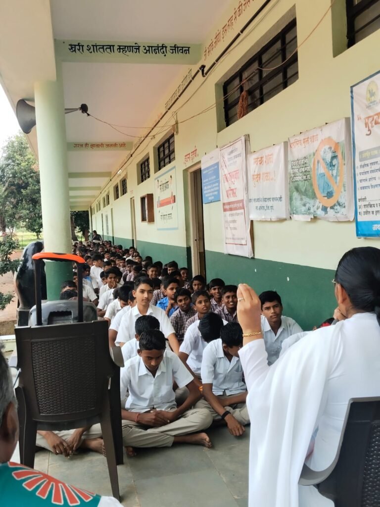 आदर्श माध्यमिक विद्यालय जारकरवाडी येथे ब्रह्मकुमारी विश्वविद्यालय शाखा पारगाव यांच्या माध्यमातून व्यसनमुक्ती,मोबाईलच्या अतिवापरासह व्यसनांच्या दुष्परिणामांबाबत विद्यार्थ्यांना मार्गदर्शन !! 1010516950
