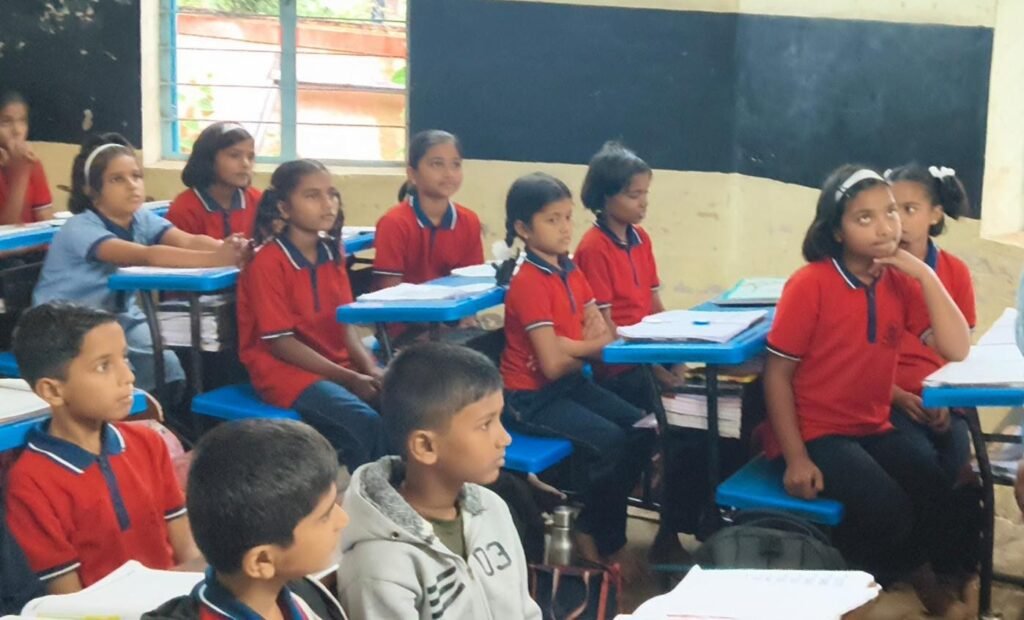 चांडोलीतील सुवर्णा आव्हाडची शैक्षणिक भरारी; शिष्यवृत्ती परीक्षेत जिल्ह्यात ११ वा क्रमांक !! 1010556883