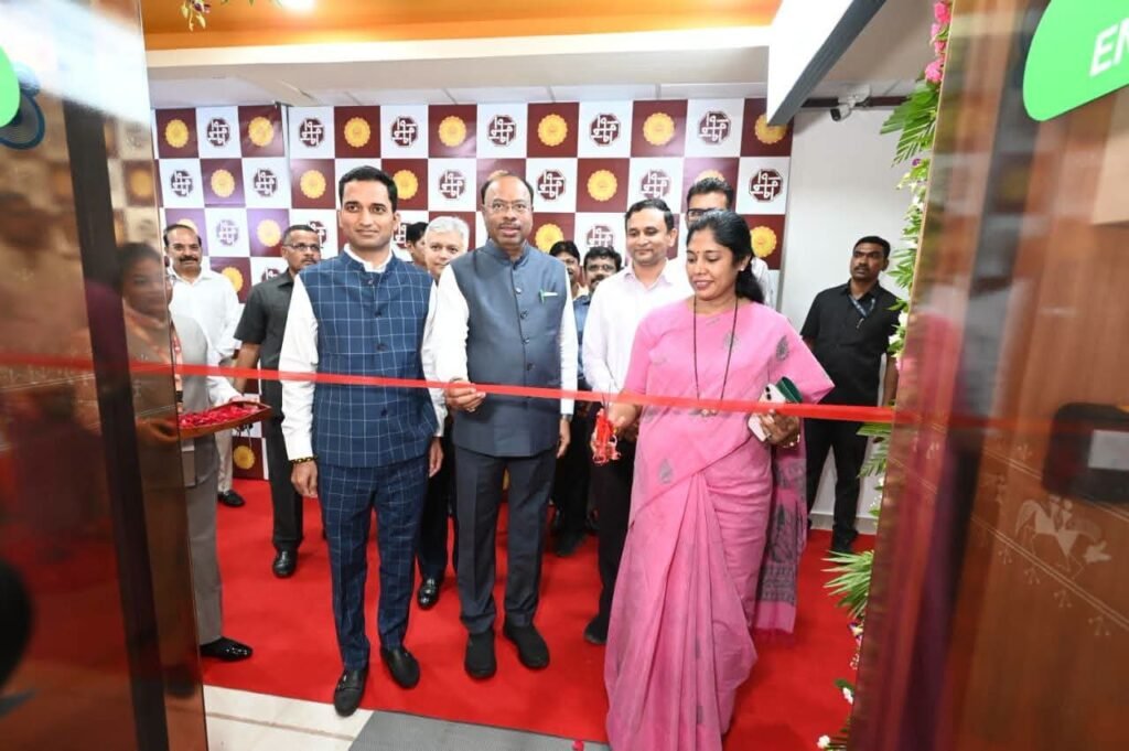 राज्यातील पहिल्या मॉडेल मुद्रांक व नोंदणी कार्यालयाचे पुण्यात उद्घाटन ; ‘वन डिस्ट्रिक्ट वन रजिस्ट्रेशन’मुळे जिल्ह्यात कुठेही दस्त नोंदणी; नागरिकांना अत्याधुनिक सुविधा– महसूल मंत्री चंद्रशेखर बावनकुळे 1010562182
