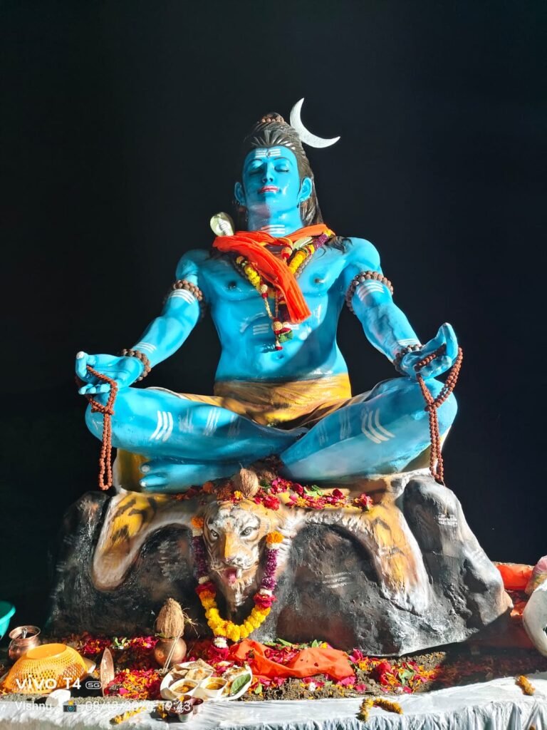 श्रीराम मंदिर द्वारकाधीश आश्रमात अकरा फुटी ध्यानस्थ महादेव मूर्तीचे भव्य अनावरण; संत-महंत, मान्यवरांसह हजारो भाविकांची उपस्थिती !! 1010567701