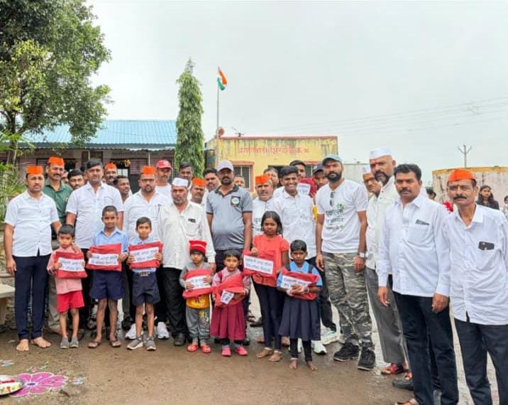 शिरदाळे येथे ८० वा स्वातंत्र्यदिन उत्साहात साजरा; ‘वृक्षवल्ली आम्हा सोयरे’ ग्रुपचा विद्यार्थ्यांना शालेय साहित्य व खाऊ वाटप !! 1010578662