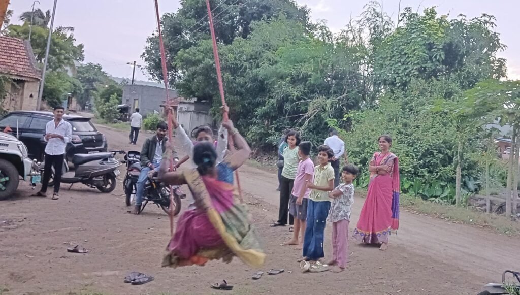 आंबेगाव तालुक्याच्या पूर्व भागात पारंपरिक पद्धतीने नागपंचमी साजरी !! 1010606553