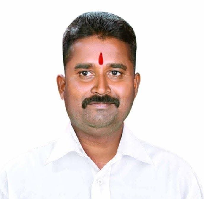 खडकवाडी गावचे मा.सरपंच अनिलशेठ डोके यांचा आदर्श सरपंच पुरस्काराने गौरव !! 1010632967