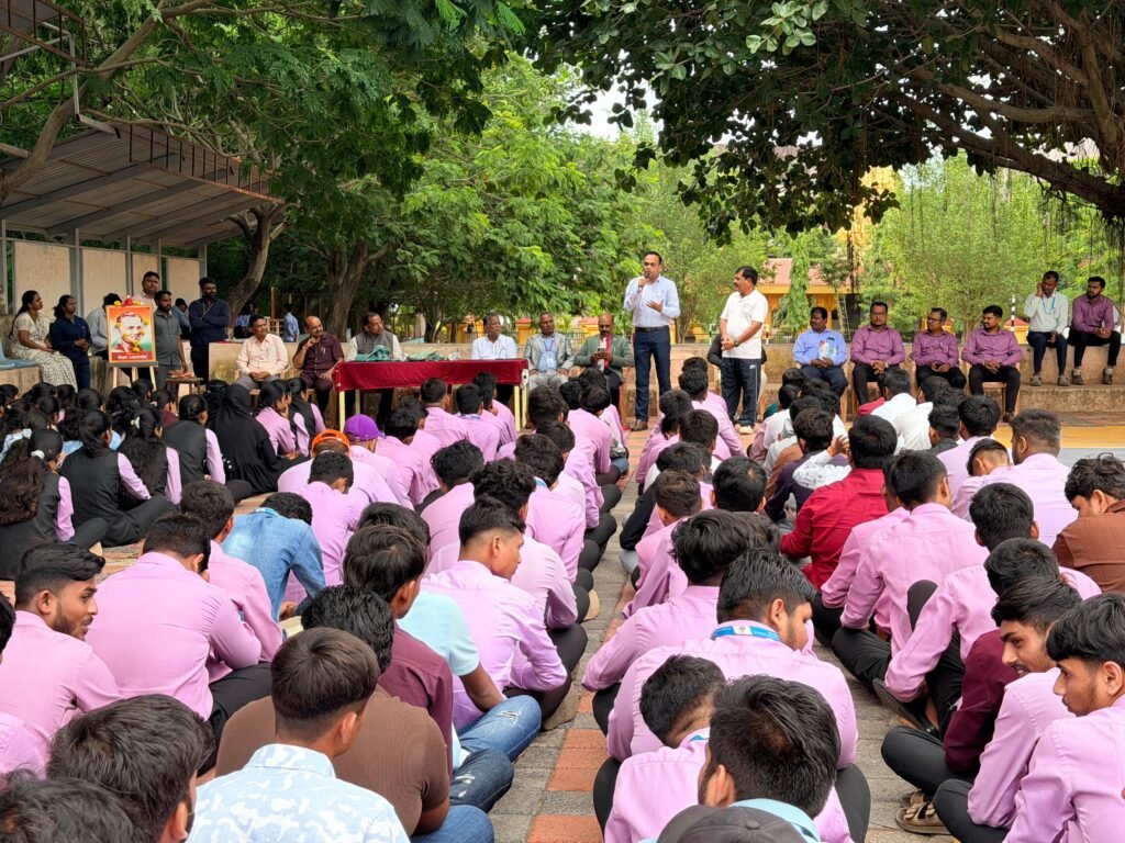 समर्थ शैक्षणिक संकुलात राष्ट्रीय क्रीडा दिन उत्साहात साजरा ; विविध क्रीडा स्पर्धांमधून विद्यार्थ्यांच्या क्रीडागुणांना मिळाले व्यासपीठ ; गुणवंत खेळाडूंचा गौरव !! 1010755223