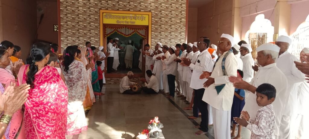 श्रावणी सोमवारनिमित्त जारकरवाडीत फराळ वाटपाचे आयोजन !! 1010763295