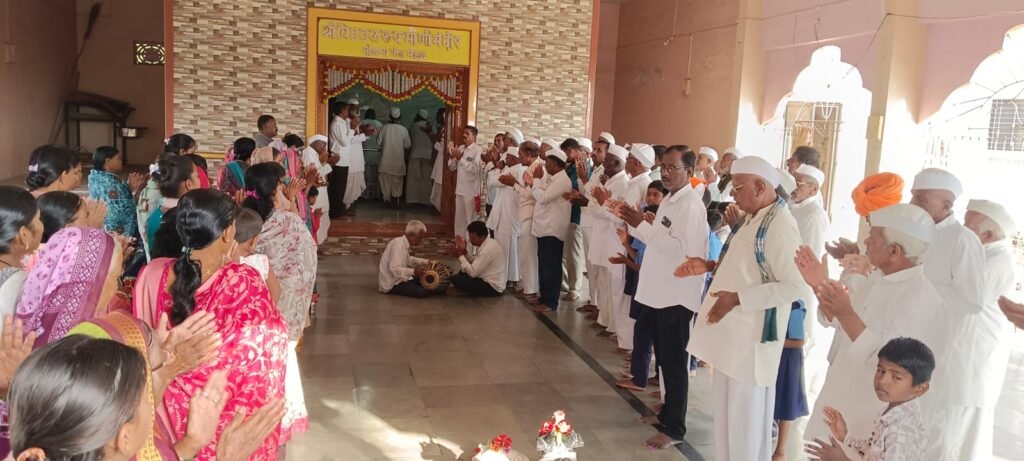 श्रावणी सोमवारनिमित्त जारकरवाडीत फराळ वाटपाचे आयोजन !! 1010763328