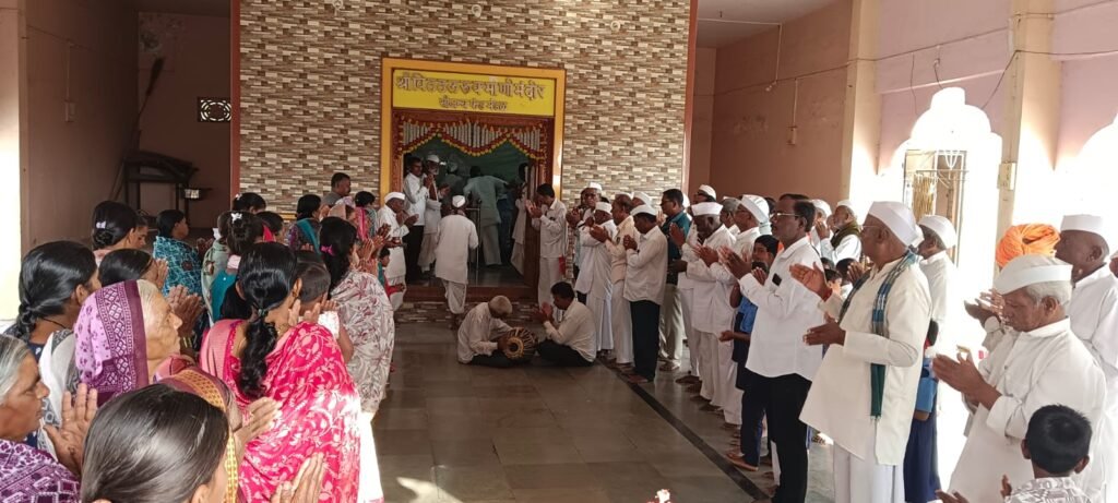 श्रावणी सोमवारनिमित्त जारकरवाडीत फराळ वाटपाचे आयोजन !! 1010763337