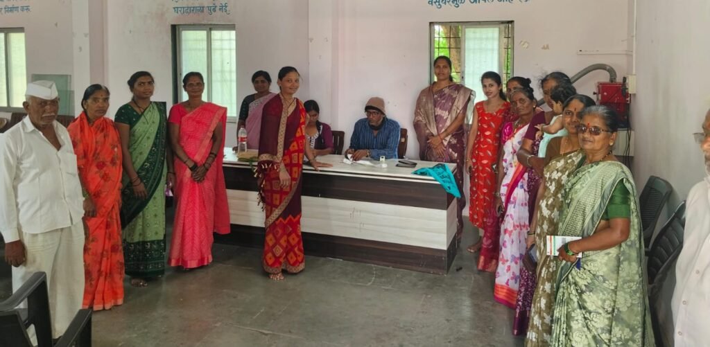 जवळे येथे एनसीएमसी कार्ड काढण्यासाठी विशेष कॅम्प; महिला व ज्येष्ठांचा उत्स्फूर्त प्रतिसाद !! 1010771452