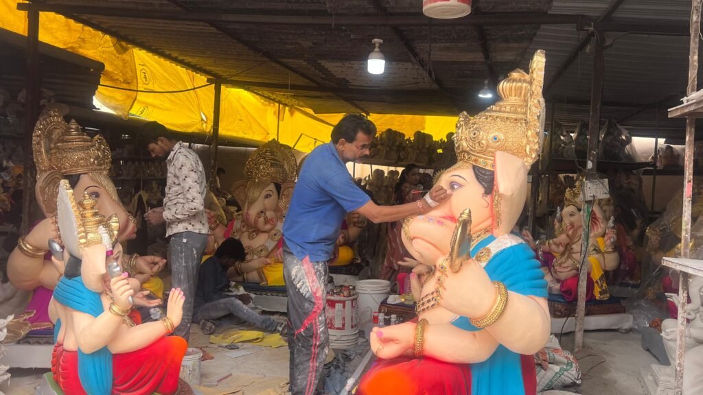 खेड्यापाड्यातही मोठ्या गणेशमूर्तींची धूम !! 1010795852