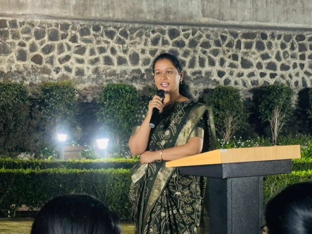 सकारात्मक दृष्टिकोन, जिद्द, अविरत कष्ट,ध्येय यांच्या सोबतीला आधुनिक तंत्रज्ञानाचा सुयोग्य वापर हीच यशाची गुरुकिल्ली - मा.खा.श्री.शिवाजीराव (दादा) आढळराव पाटील 1010810832