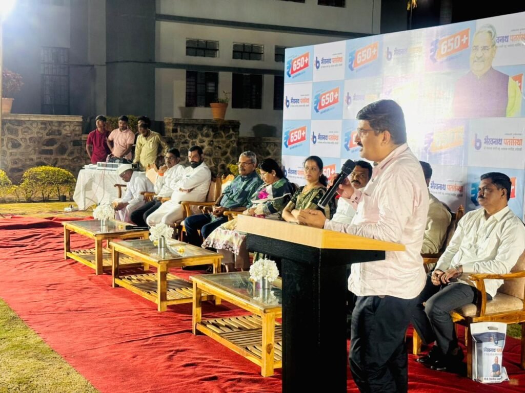 सकारात्मक दृष्टिकोन, जिद्द, अविरत कष्ट,ध्येय यांच्या सोबतीला आधुनिक तंत्रज्ञानाचा सुयोग्य वापर हीच यशाची गुरुकिल्ली - मा.खा.श्री.शिवाजीराव (दादा) आढळराव पाटील 1010810835