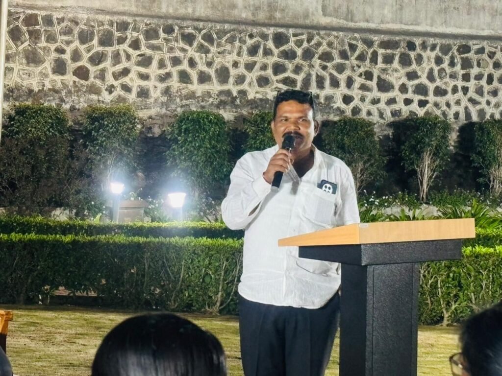 सकारात्मक दृष्टिकोन, जिद्द, अविरत कष्ट,ध्येय यांच्या सोबतीला आधुनिक तंत्रज्ञानाचा सुयोग्य वापर हीच यशाची गुरुकिल्ली - मा.खा.श्री.शिवाजीराव (दादा) आढळराव पाटील 1010810838