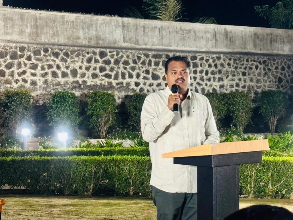 सकारात्मक दृष्टिकोन, जिद्द, अविरत कष्ट,ध्येय यांच्या सोबतीला आधुनिक तंत्रज्ञानाचा सुयोग्य वापर हीच यशाची गुरुकिल्ली - मा.खा.श्री.शिवाजीराव (दादा) आढळराव पाटील 1010810842