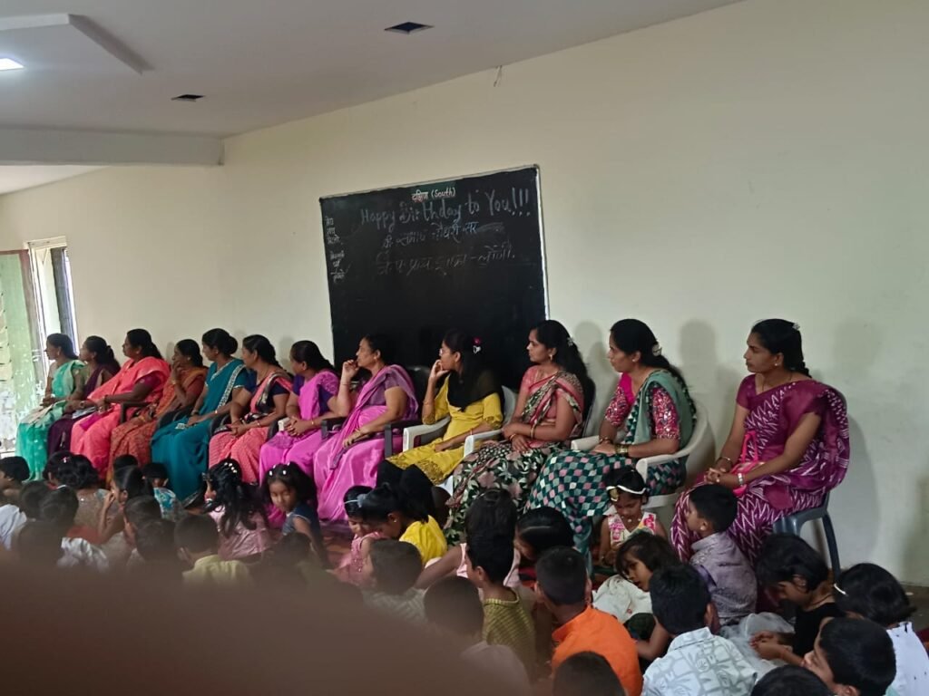 लोणी (धामणी ) येथे गुणवंत विद्यार्थी व मार्गदर्शक शिक्षकांचा गुणगौरव सोहळा उत्साहात संपन्न !! 1010838671