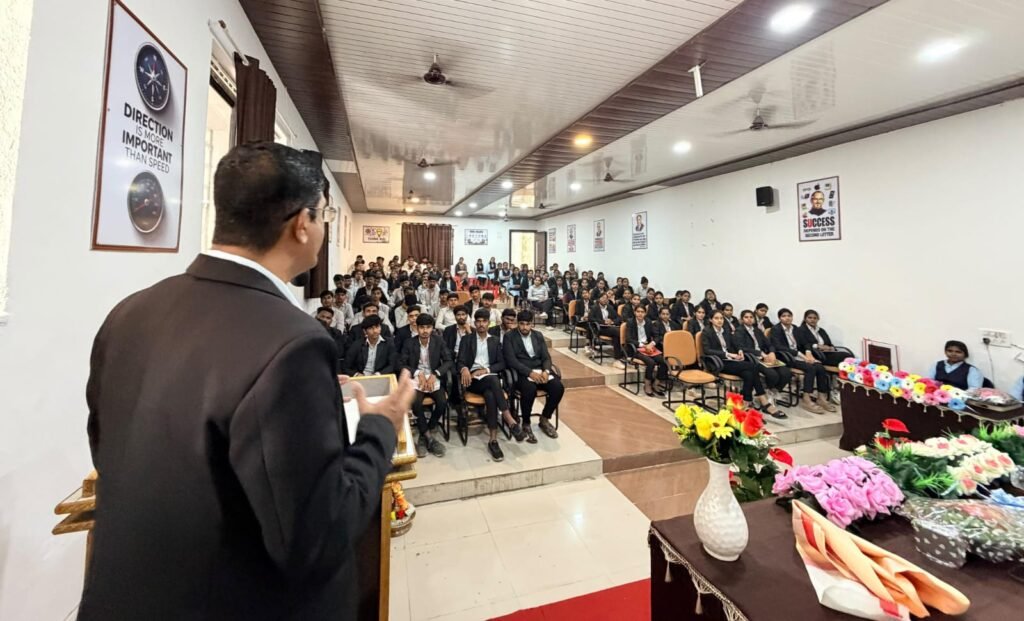 समर्थ कॉलेज ऑफ इंजिनिअरिंग अँड मॅनेजमेंटमध्ये अभियंता दिन उत्साहात साजरा !! 1010964774