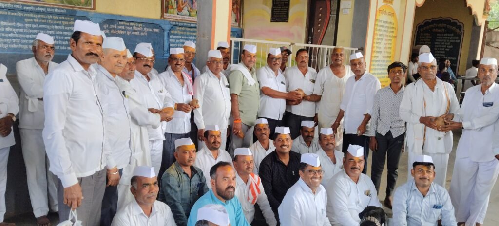 धामणी खंडोबाच्या दीपमाळ बांधकामासाठी सोनेवाडी ग्रामस्थांची १ लाख १९ हजारांची देणगी !! 1010968260