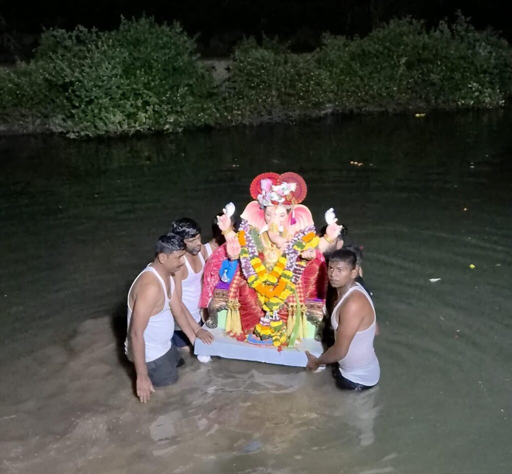 ढोल-ताशांच्या निनादात आंबेगाव तालुक्यात गणरायाला भावपूर्ण निरोप !! 1011084023