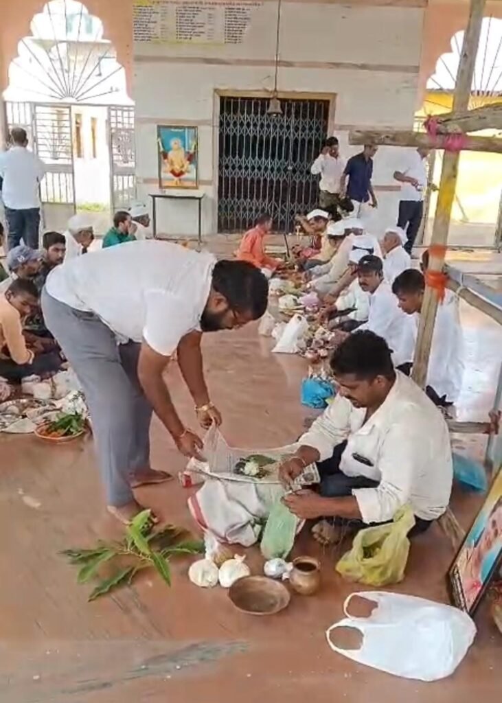 आई-वडिलांच्या स्मरणार्थ खडकवाडी ग्रामस्थांचा एकत्रित चौथभरणीचा उपक्रम ; 1011115702