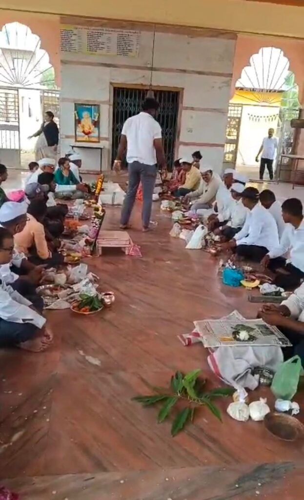 आई-वडिलांच्या स्मरणार्थ खडकवाडी ग्रामस्थांचा एकत्रित चौथभरणीचा उपक्रम ; 1011115703