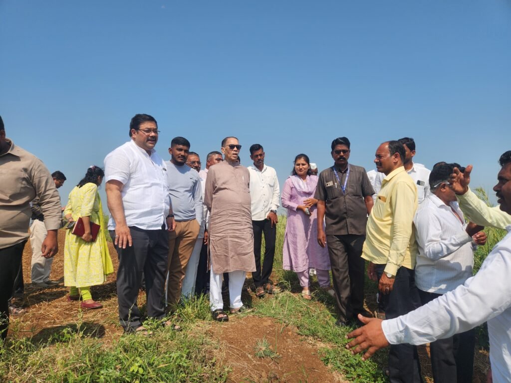 आंबेगाव पूर्व भागात दुष्काळी परिस्थितीची वळसे पाटलांकडून पाहणी ; शिरदाळे, मांदळेवाडीत भयावह परिस्थिती !! 1011172152