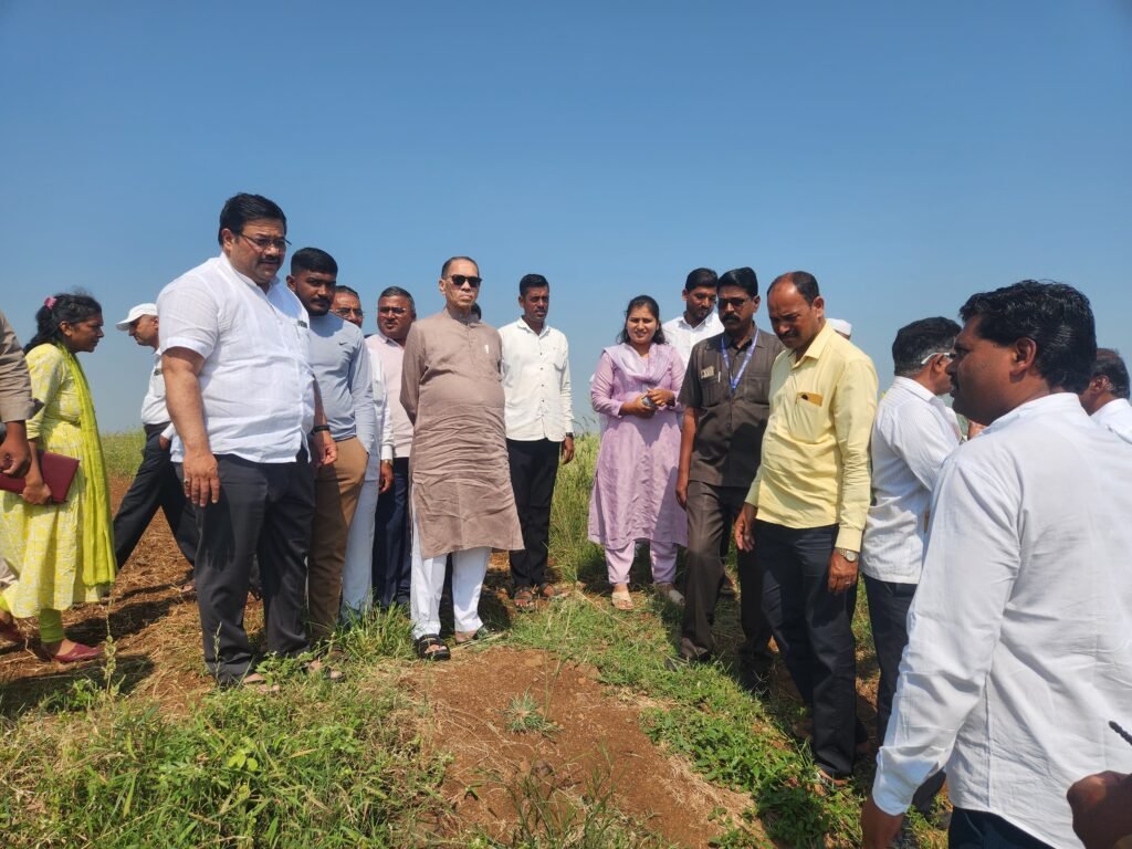 आंबेगाव पूर्व भागात दुष्काळी परिस्थितीची वळसे पाटलांकडून पाहणी ; शिरदाळे, मांदळेवाडीत भयावह परिस्थिती !! 1011172153