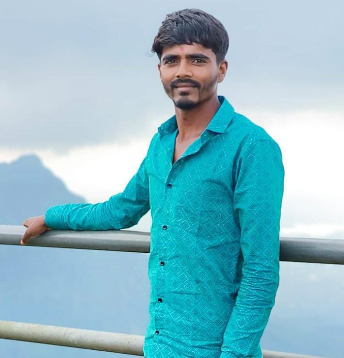 प्रसंगावधान आणि वैद्यकीय कौशल्यातून १८ वर्षीय तरुणाला जीवनदान; डॉ. धनंजय साबळे यांच्या कार्याचे कौतुक !! 1011313854