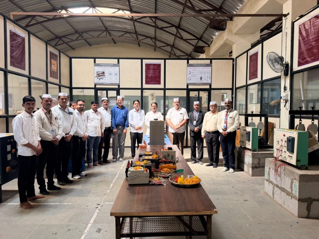 समर्थ शैक्षणिक संकुलात शारदीय नवरात्रोत्सव विविध उपक्रमांनी उत्साहात साजरा ; प्रबोधनपर व्याख्याने, विविध स्पर्धा, दांडिया, गरबा, भोंडला आणि खंडेनवमी निमित्त यंत्रपूजनाचे आयोजन !! 1011396966