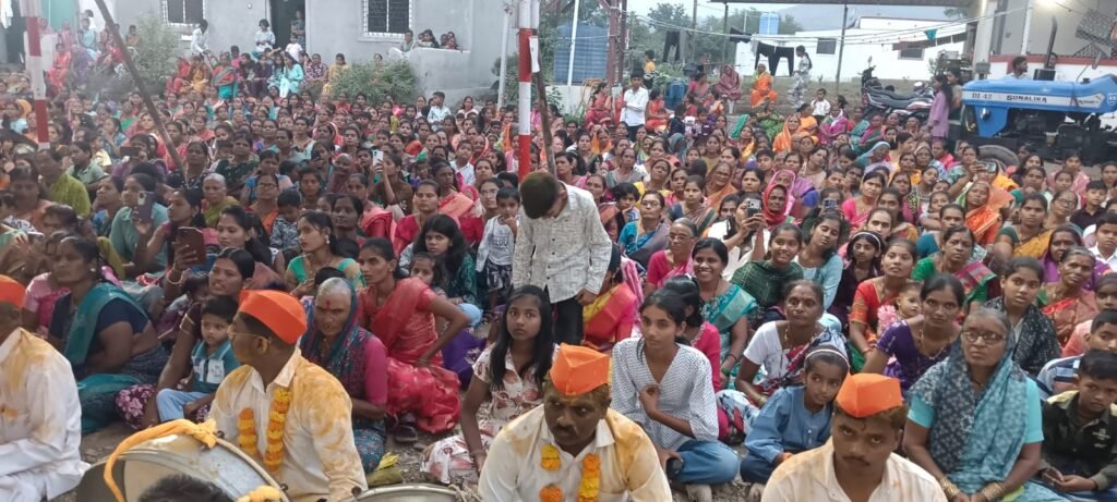 जारकरवाडीत पारंपरिक पद्धतीने दसरा उत्साहात ; बिरोबा मंदिरात दहा दिवसांचा कीर्तन महोत्सव; बारा गाड्या ओढण्यासह गजी नृत्याने रंगला दसरा सोहळा !! 1011400690