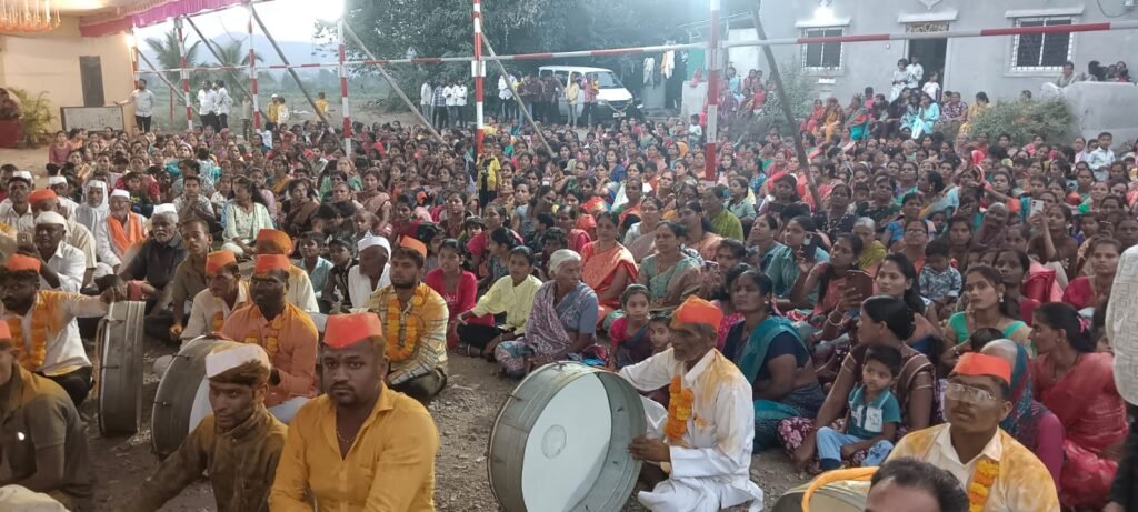 जारकरवाडीत पारंपरिक पद्धतीने दसरा उत्साहात ; बिरोबा मंदिरात दहा दिवसांचा कीर्तन महोत्सव; बारा गाड्या ओढण्यासह गजी नृत्याने रंगला दसरा सोहळा !! 1011400694