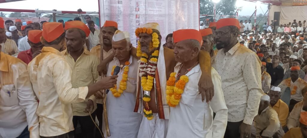 जारकरवाडीत पारंपरिक पद्धतीने दसरा उत्साहात ; बिरोबा मंदिरात दहा दिवसांचा कीर्तन महोत्सव; बारा गाड्या ओढण्यासह गजी नृत्याने रंगला दसरा सोहळा !! 1011400697