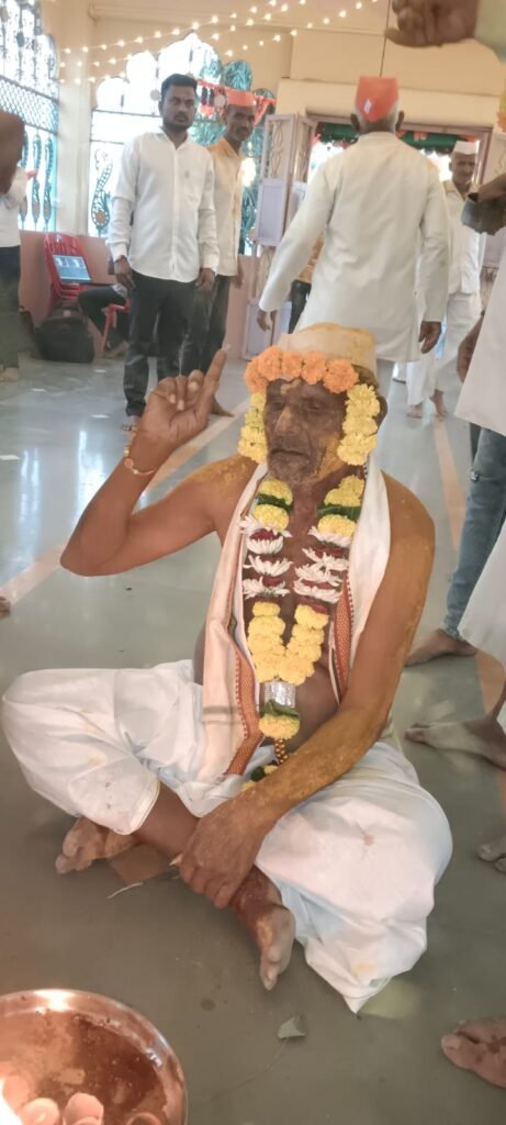 जारकरवाडीत पारंपरिक पद्धतीने दसरा उत्साहात ; बिरोबा मंदिरात दहा दिवसांचा कीर्तन महोत्सव; बारा गाड्या ओढण्यासह गजी नृत्याने रंगला दसरा सोहळा !! 1011400701