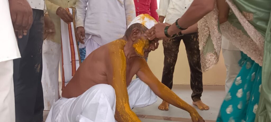 जारकरवाडीत पारंपरिक पद्धतीने दसरा उत्साहात ; बिरोबा मंदिरात दहा दिवसांचा कीर्तन महोत्सव; बारा गाड्या ओढण्यासह गजी नृत्याने रंगला दसरा सोहळा !! 1011400767