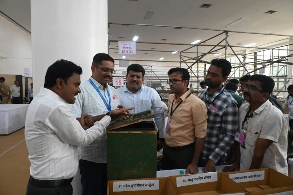 पुणे विभाग पदवीधर व पुणे विभाग शिक्षक मतदार संघांच्या मतमोजणीसाठी यंत्रणा सज्ज !! 1011469679