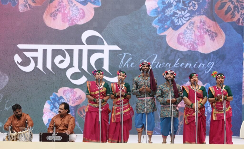 सद्गुरूंच्या दिव्य संदेशाने लाखो श्रद्धाळूंची चेतना झाली प्रकाशमान ; ७९व्या निरंकारी संत समागमात उसळला श्रद्धेचा महासागर ; प्रत्येक परिस्थितीत परमात्म्याच्या प्रेमात स्थिर राहणे हीच खरी जागृती- निरंकारी सद्गुरू माता सुदीक्षा जी महाराज 1011480523