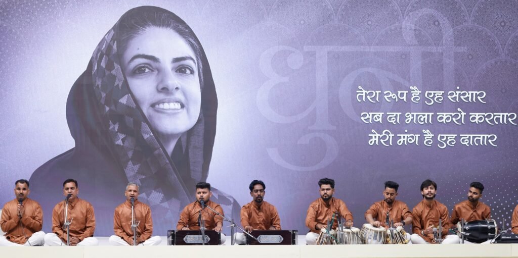 सद्गुरूंच्या दिव्य संदेशाने लाखो श्रद्धाळूंची चेतना झाली प्रकाशमान ; ७९व्या निरंकारी संत समागमात उसळला श्रद्धेचा महासागर ; प्रत्येक परिस्थितीत परमात्म्याच्या प्रेमात स्थिर राहणे हीच खरी जागृती- निरंकारी सद्गुरू माता सुदीक्षा जी महाराज 1011480527